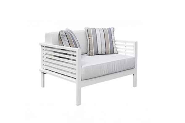 Breeze Outdoor Lounge Chair (White)